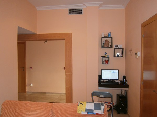 Amueblar salón estrecho y alargado decoración todoexpertos.com Como distribuir un salon alargado y estrecho