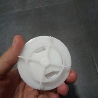 Se ha salido el aspersor y la tira de plástico superior del lavavajillas Whirlpool