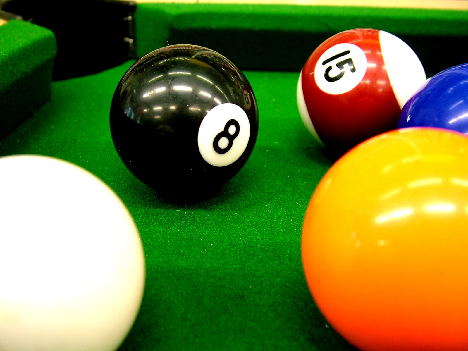 Бильярд ball pool. Бильярд "8 Ball Pool". Американский пул бильярд. Бильярдные шары американка. Бильярд 8.