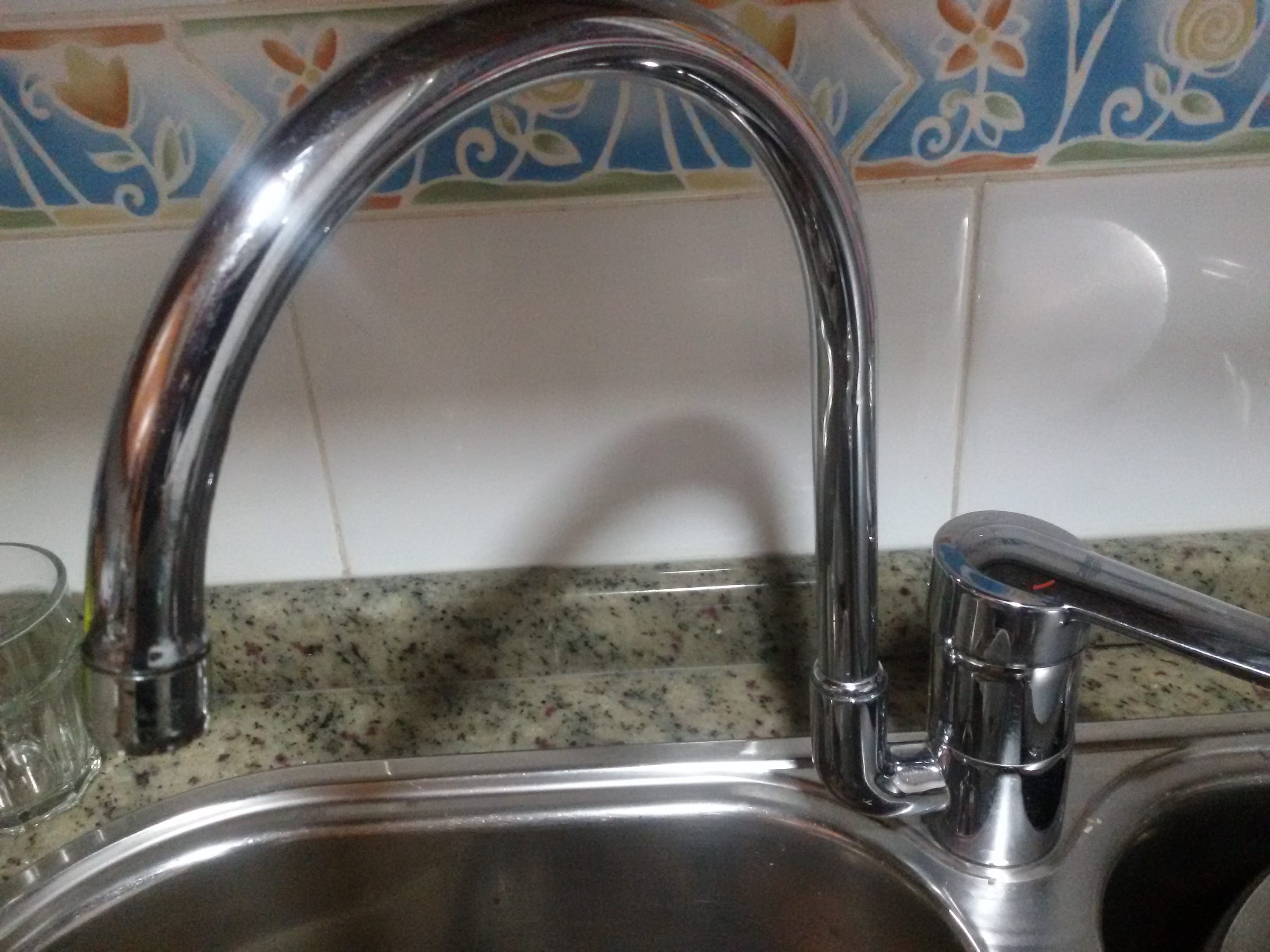 Grifo de cocina grohe pierde por la unión del caño - Fontanería