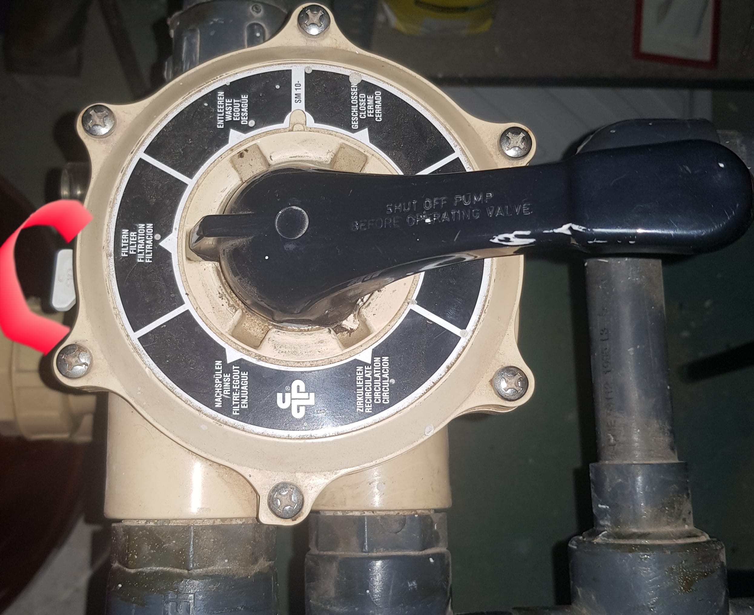 El manometro de la piscina no llega al 0,05 y la valvula selectora