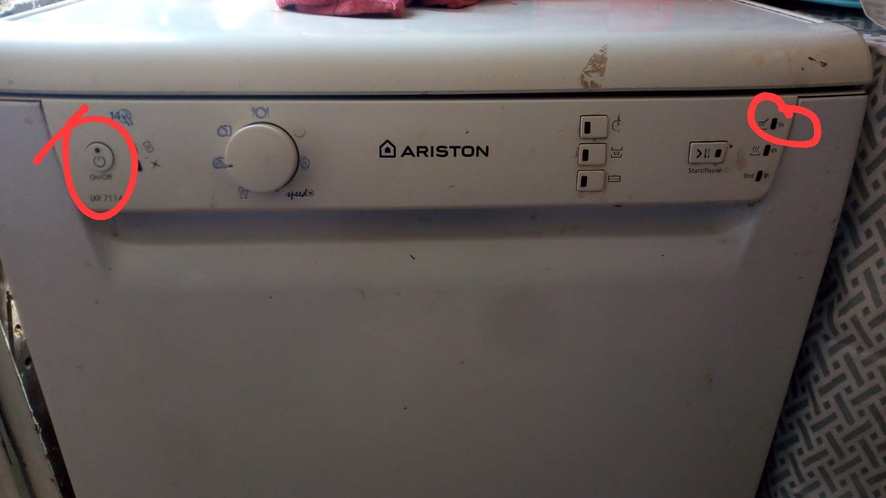 Lavavajilla Ariston Lkf 7114 Apenas Lo Enchufo Empiezan A Parpadear Luz ...