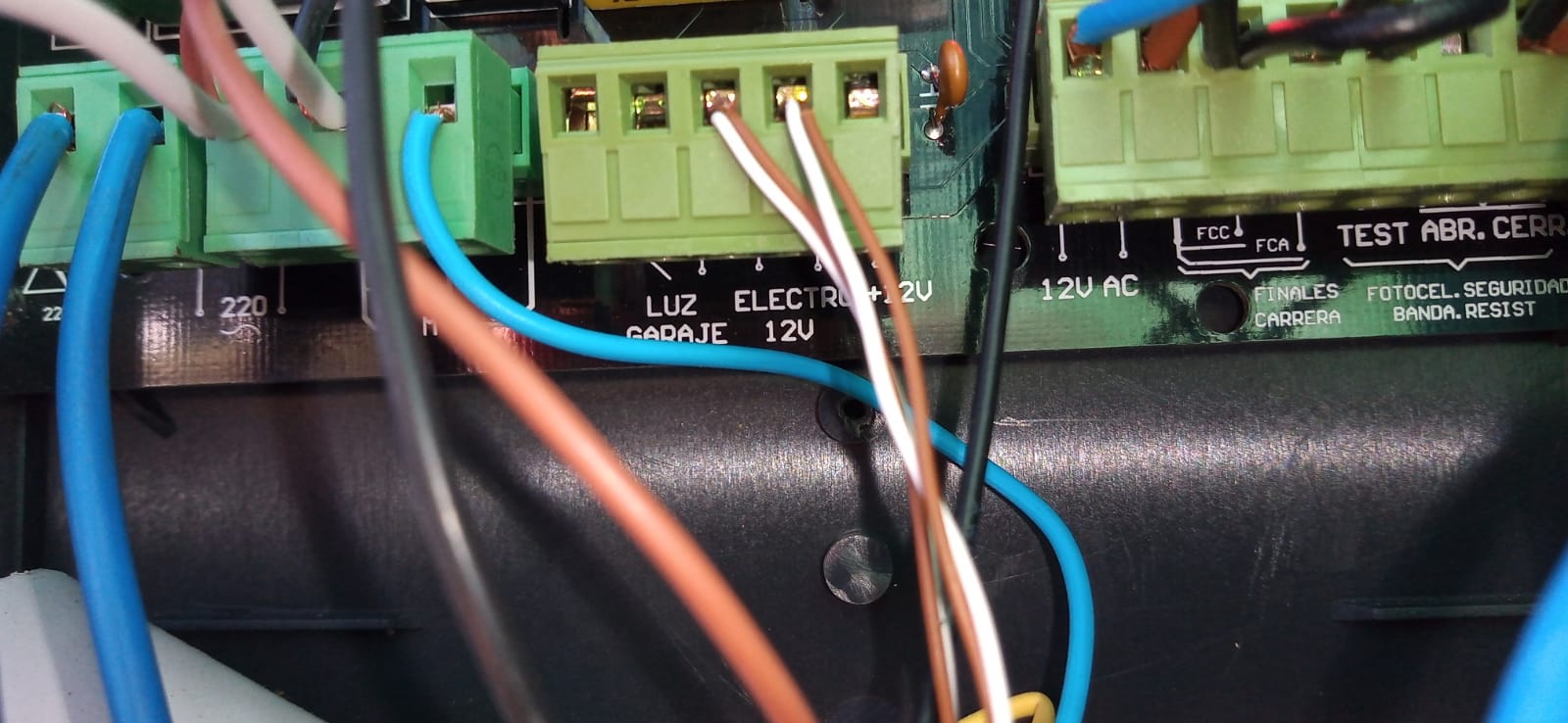 Encender luz con la apertura de la puerta - Ingeniería Electrónica