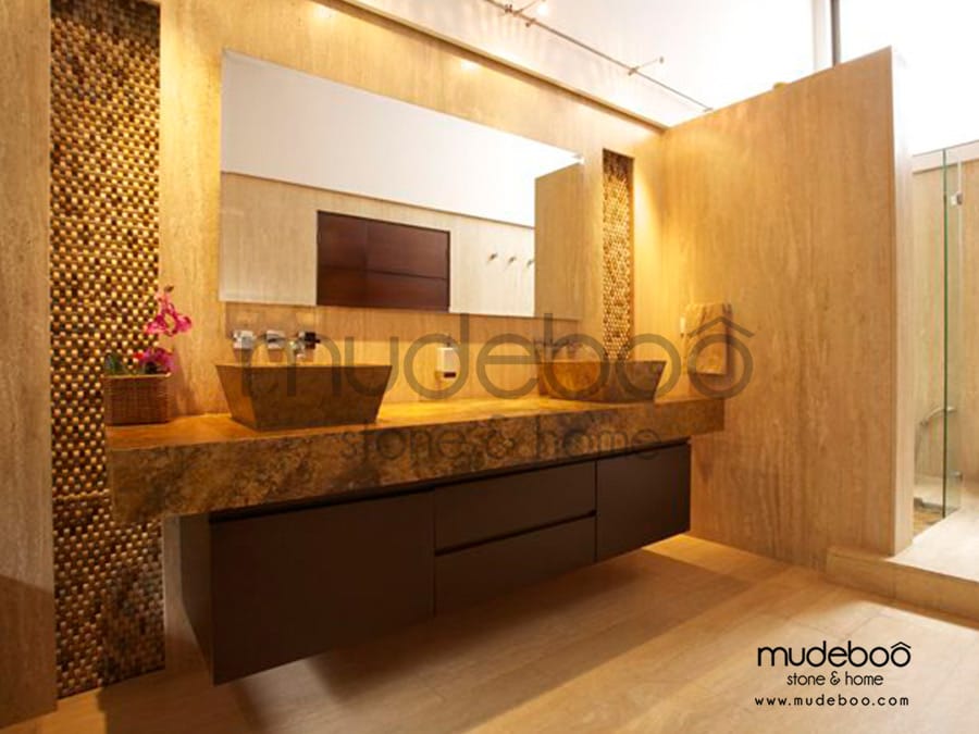 ¿De qué color combinan los mueble de baño con el mármol crema