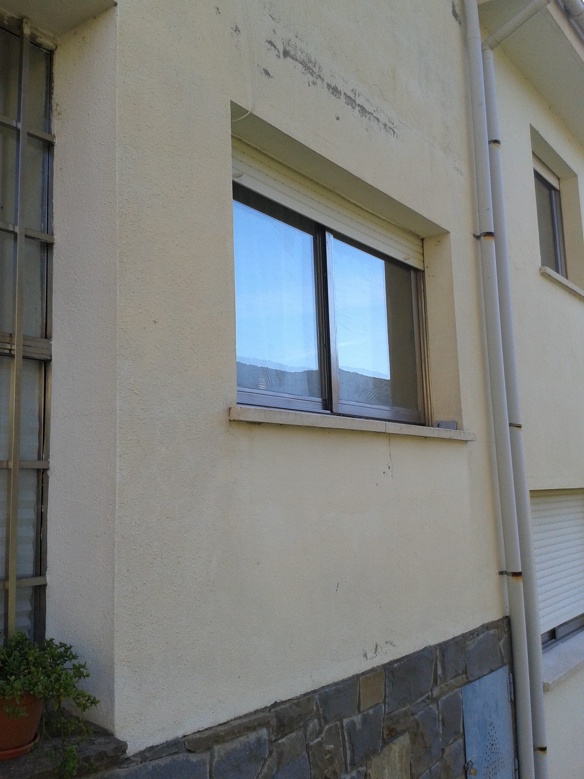 ¿Sirve de algo aislar únicamente una pared de un dormitorio