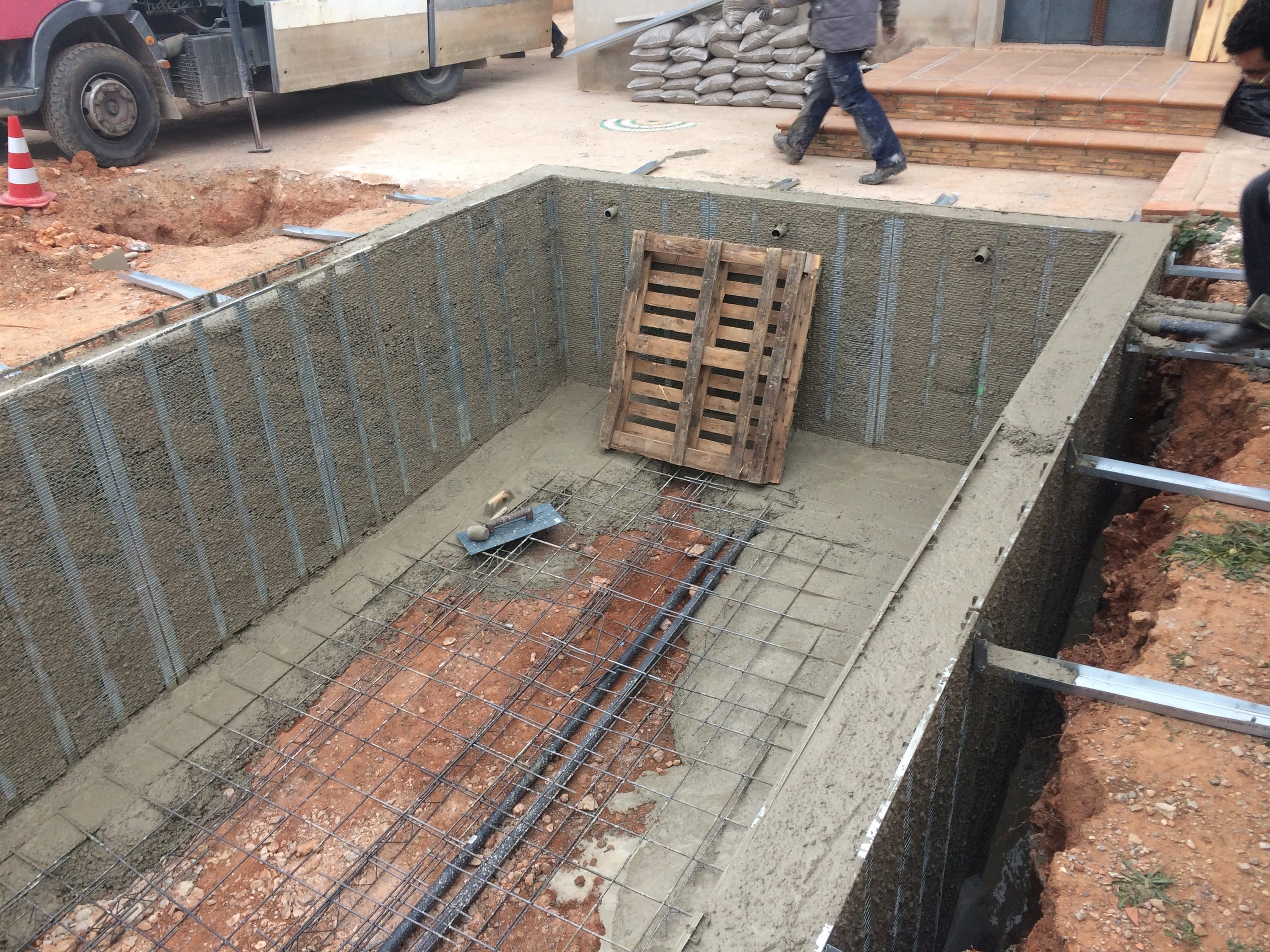 Piscinas hormigón tradicionales VS proyectadas - Albañilería