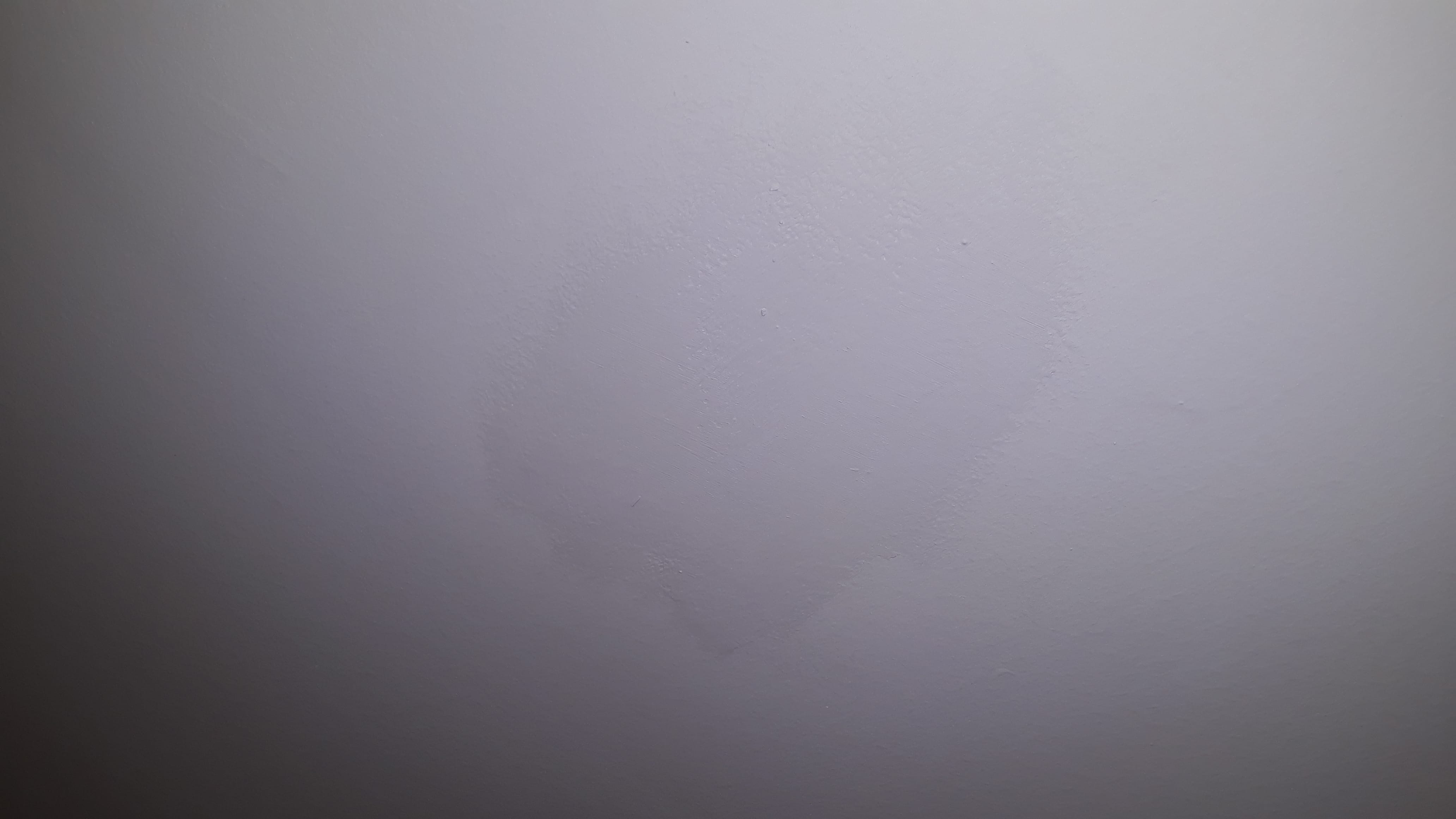 Diferencia de tono al pintar el techo de blanco - Pintura