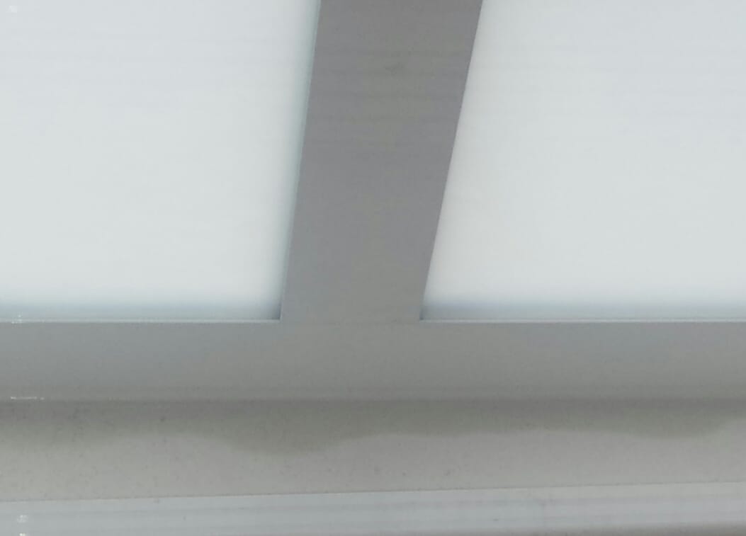 Sellamiento de la pared con cerramiento aluminio - Arquitectura