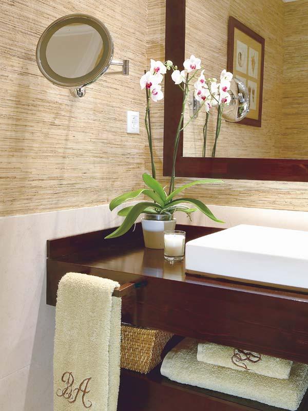 ¿De qué color combinan los mueble de baño con el mármol crema