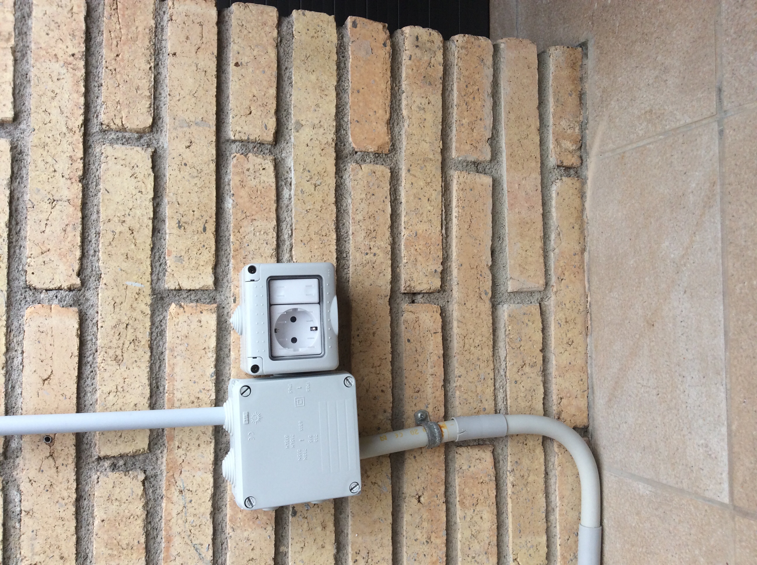 Conectar Base Doble Exterior Interruptor Mas Enchufe A La Toma De ...