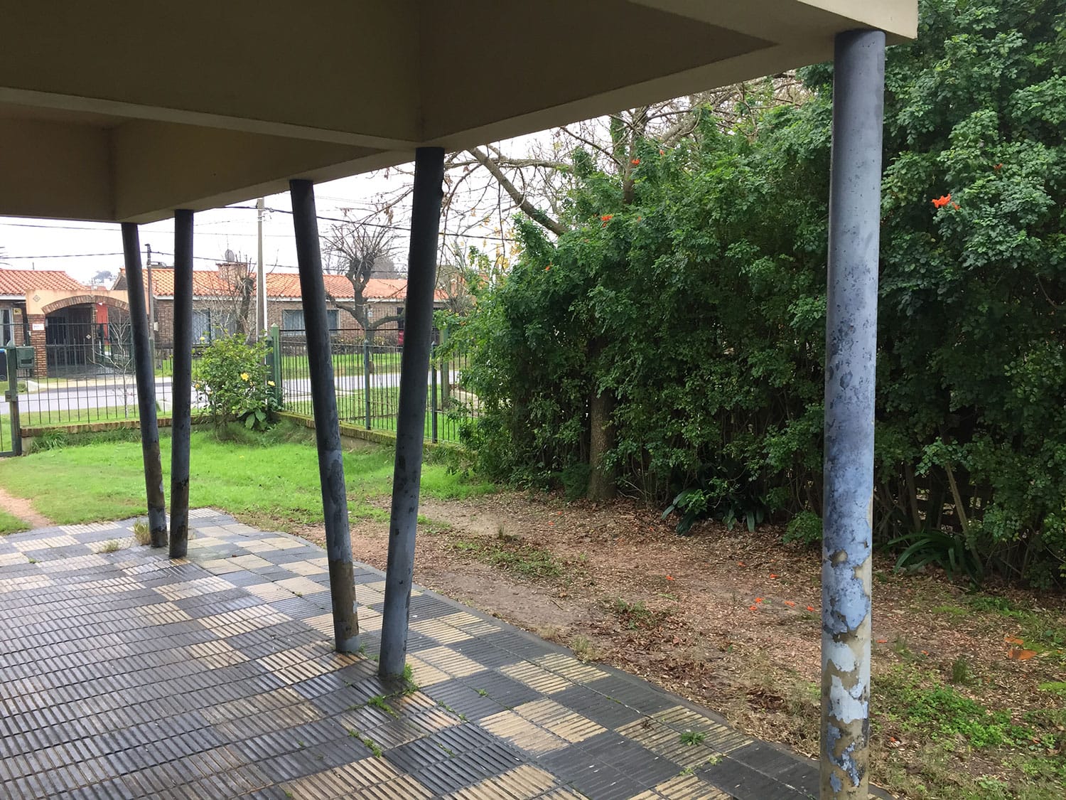 Cerramiento con columnas en porche - Albañilería - Todoexpertos.com