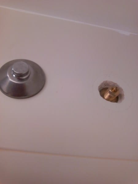 Como cerrar llave de paso agua para arreglar cisterna inodoro - Fontanería  