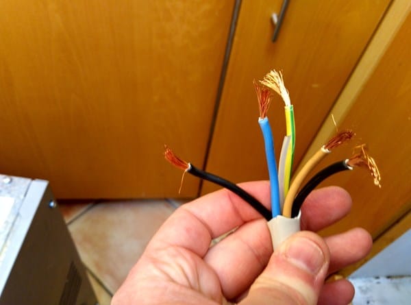 conexion del cable de alimentacion del horno