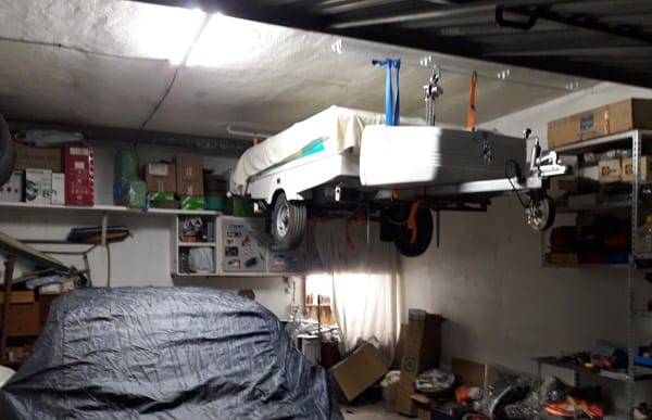 Como sujetar un remolque tienda en el techo del garaje - Arquitectura