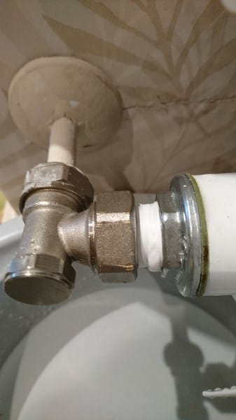 Aplastar Repelente regular Pérdida de agua en tubería conexión Radiador - Fontanería - Todoexpertos.com